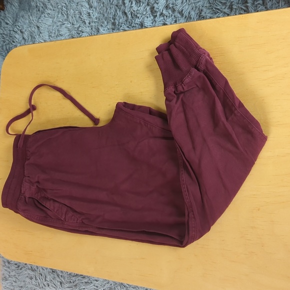 Gap burgundy pants size M - Picture 1 of 4